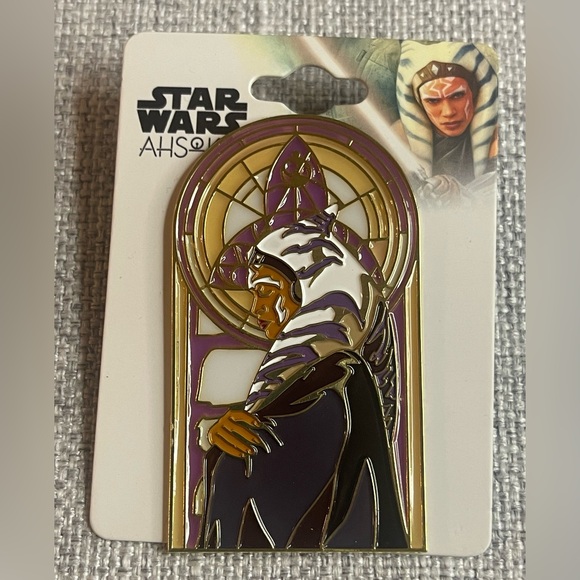 Star Wars Ahsoka Stained Glass Portrait Enamel Pin - Picture 4 of 4